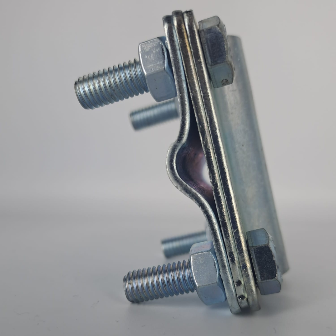 Conector incrucisat pentru conductori rotunzi si platbanda