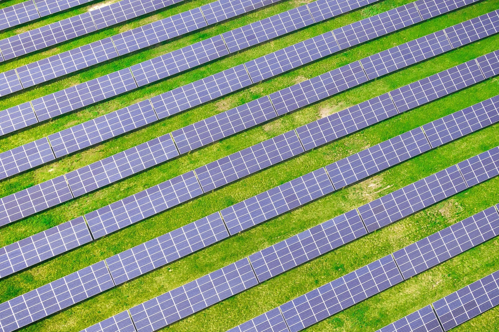 Amplasarea panourilor fotovoltaice - legislație pentru întreprinderi și persoane fizice - Admira Distribution