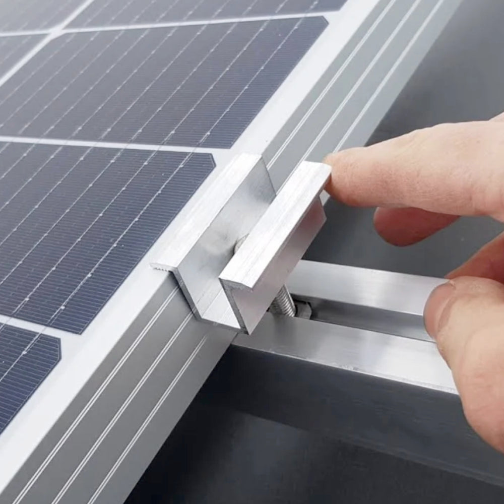 Clemă de mijloc intermediară pentru fixare panouri solare fotovoltaice