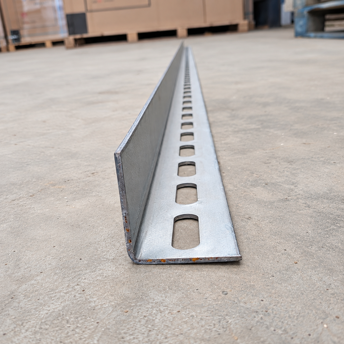 Șină suport PM în L, 41 × 41 × 2,3 mm, lungime 2200 mm — detaliu 1