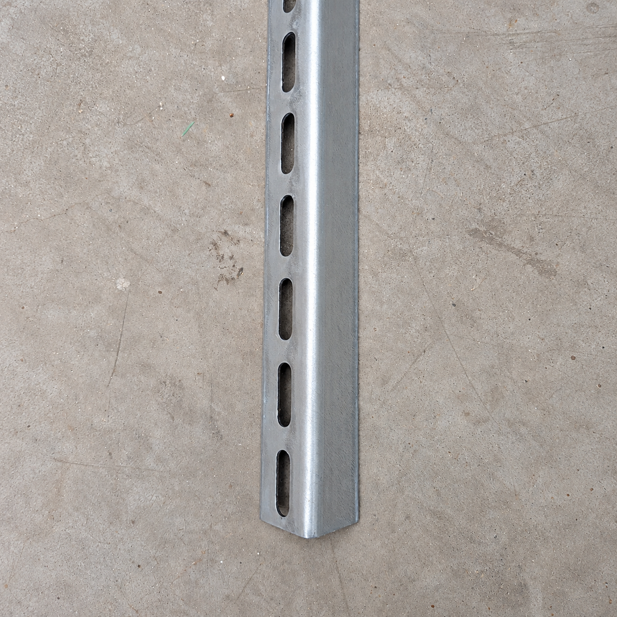 Șină suport PM în L, 41 × 41 × 2,3 mm, lungime 2200 mm — detaliu 3