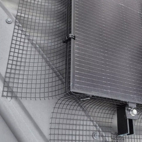 Clemă speed clip pentru fixare plasă anti pasări la panouri solare fotovoltaice, fără șuruburi