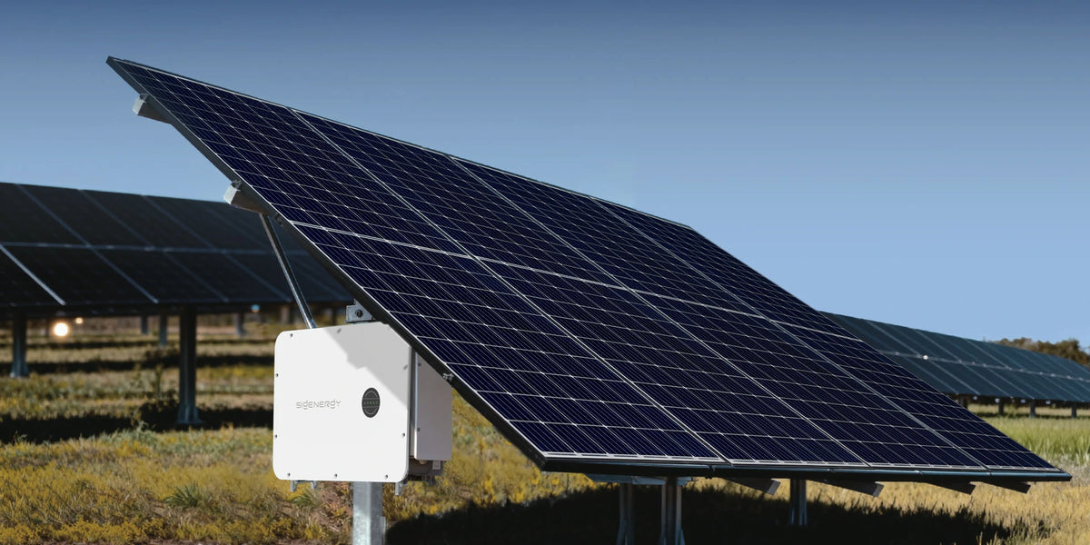Invertor Sigenergy din gama utility montat sub panouri într-un parc fotovoltaic – imagine oficială
